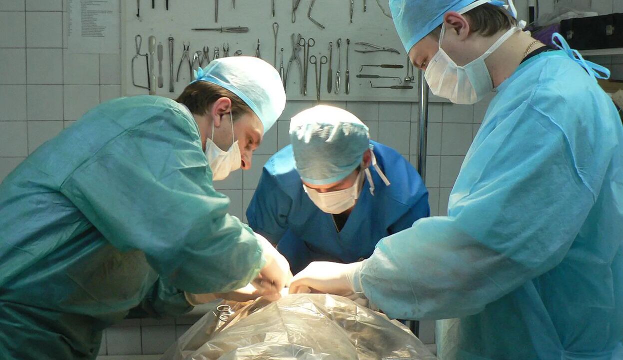 Chirurgia este o modalitate costisitoare de a mări penisul
