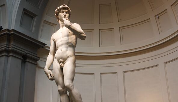 sculptura nud simbolizează mărirea penisului
